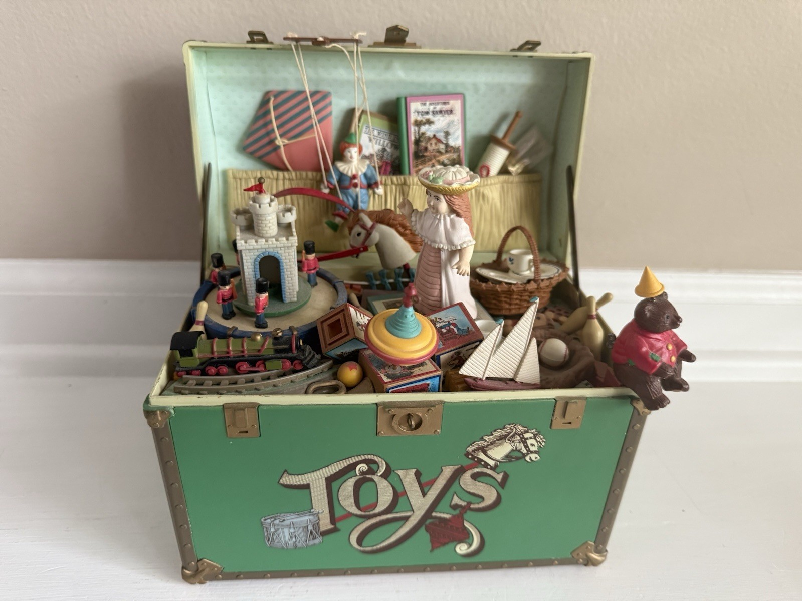 Vintage 1986 Enesco “Toy Symphony “ Treasure Chest Of Toys Music Box-Working Vintage 1986 Enesco “Toy Symphony “ Treasure Chest Of Toys Music Box-Working
