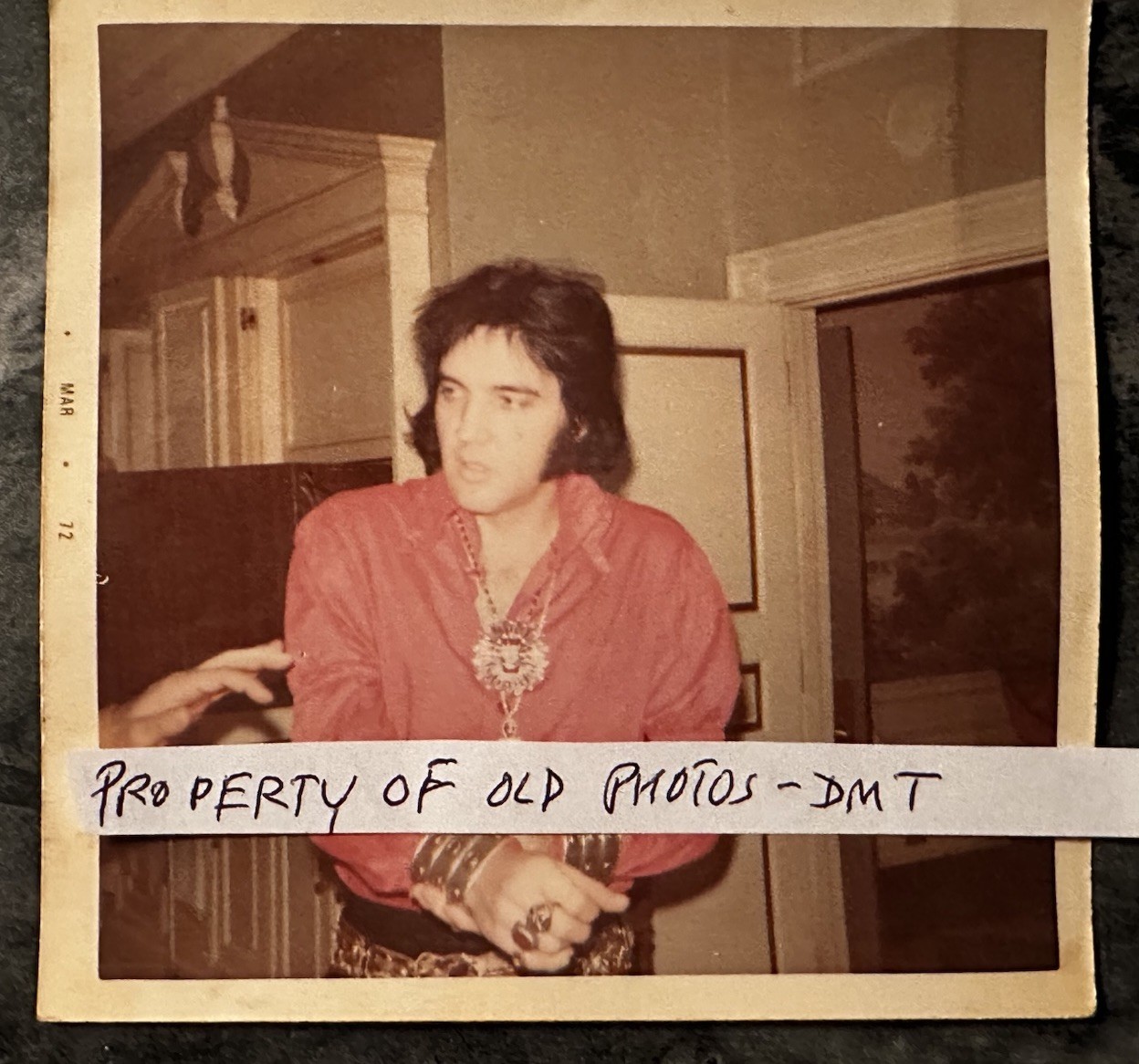 ELVIS PRESLEY – ORIGINAL MARCH 1972 PHOTOGRAPH – ROCK & ROLL HISTORY