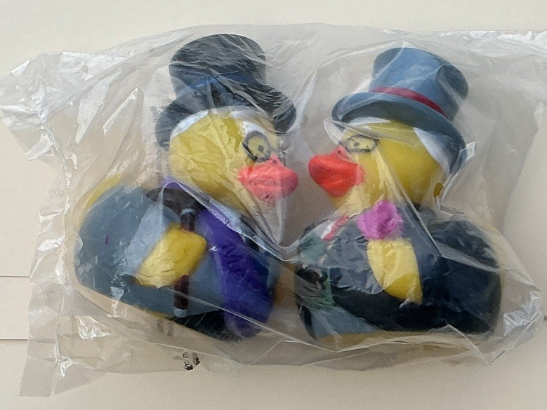 2017 Berkshire Hathaway Warren Buffett & Charlie Munger Rubber Ducks - Sealed