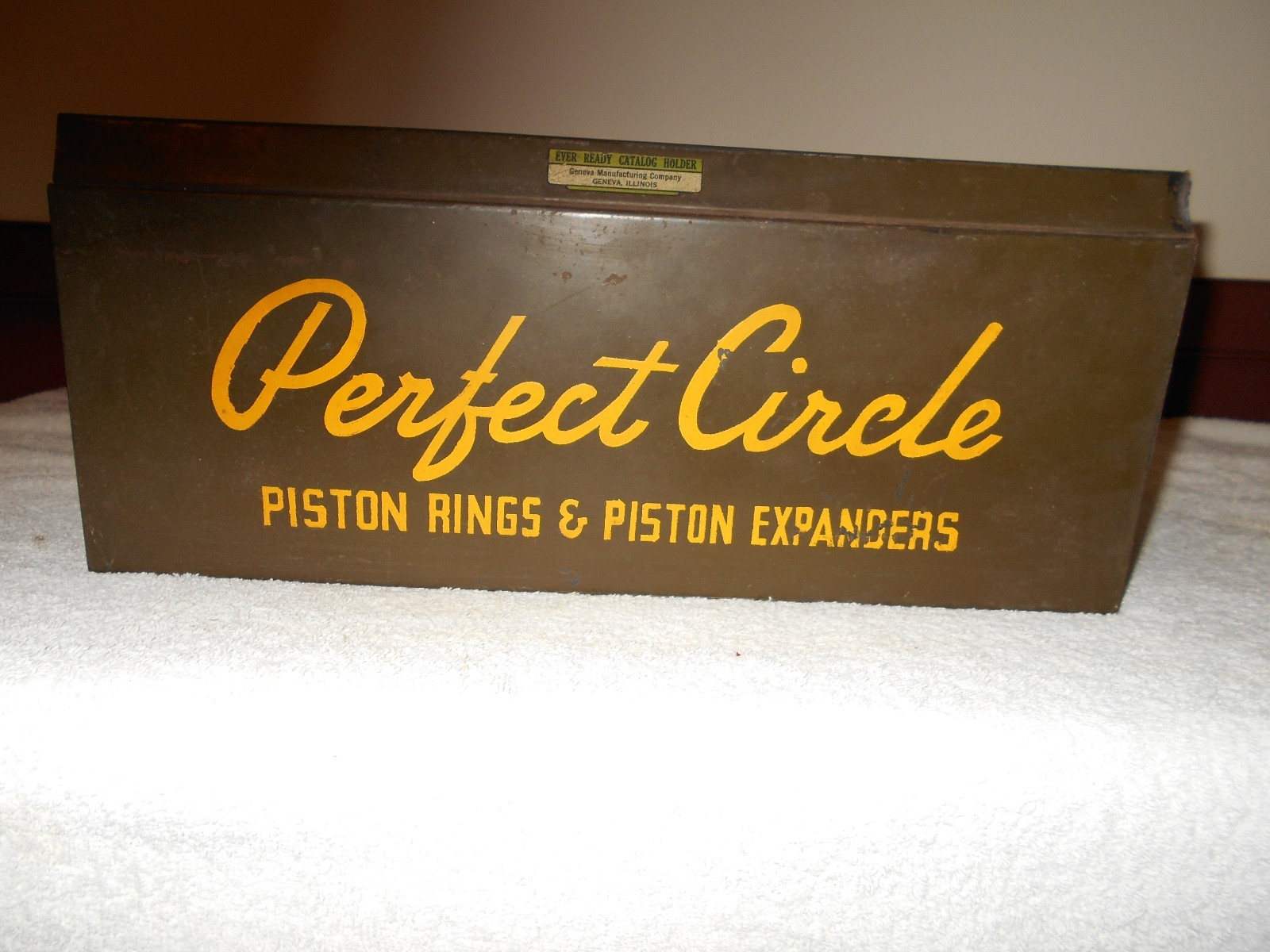 ANTIQUE  VINTAGE PERFECT CIRCLE PISTON RINGS & PISTON EXPANDERS CATALOG HOLDER