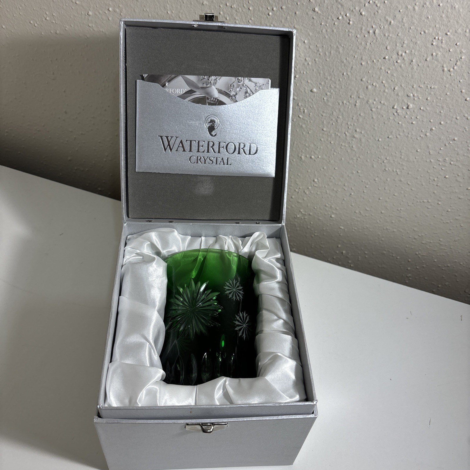 WATERFORD CRYSTAL GREEN SNOWFLAKE WISHES DOF WHISKEY CHRISTMAS GLASS TUMBLER 102 WATERFORD CRYSTAL GREEN SNOWFLAKE WISHES DOF WHISKEY CHRISTMAS GLASS TUMBLER 102