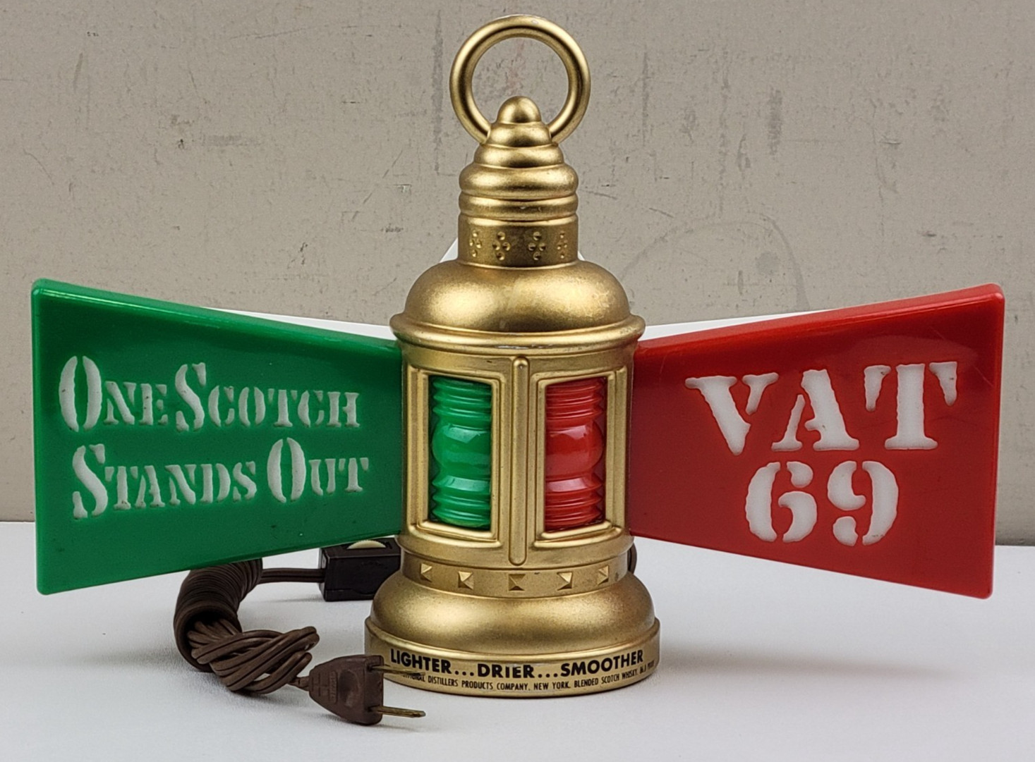 Vintage Vat 69 Blended Scotch Whisky Lantern Bar Display Light Fixture Sign Vintage Vat 69 Blended Scotch Whisky Lantern Bar Display Light Fixture Sign