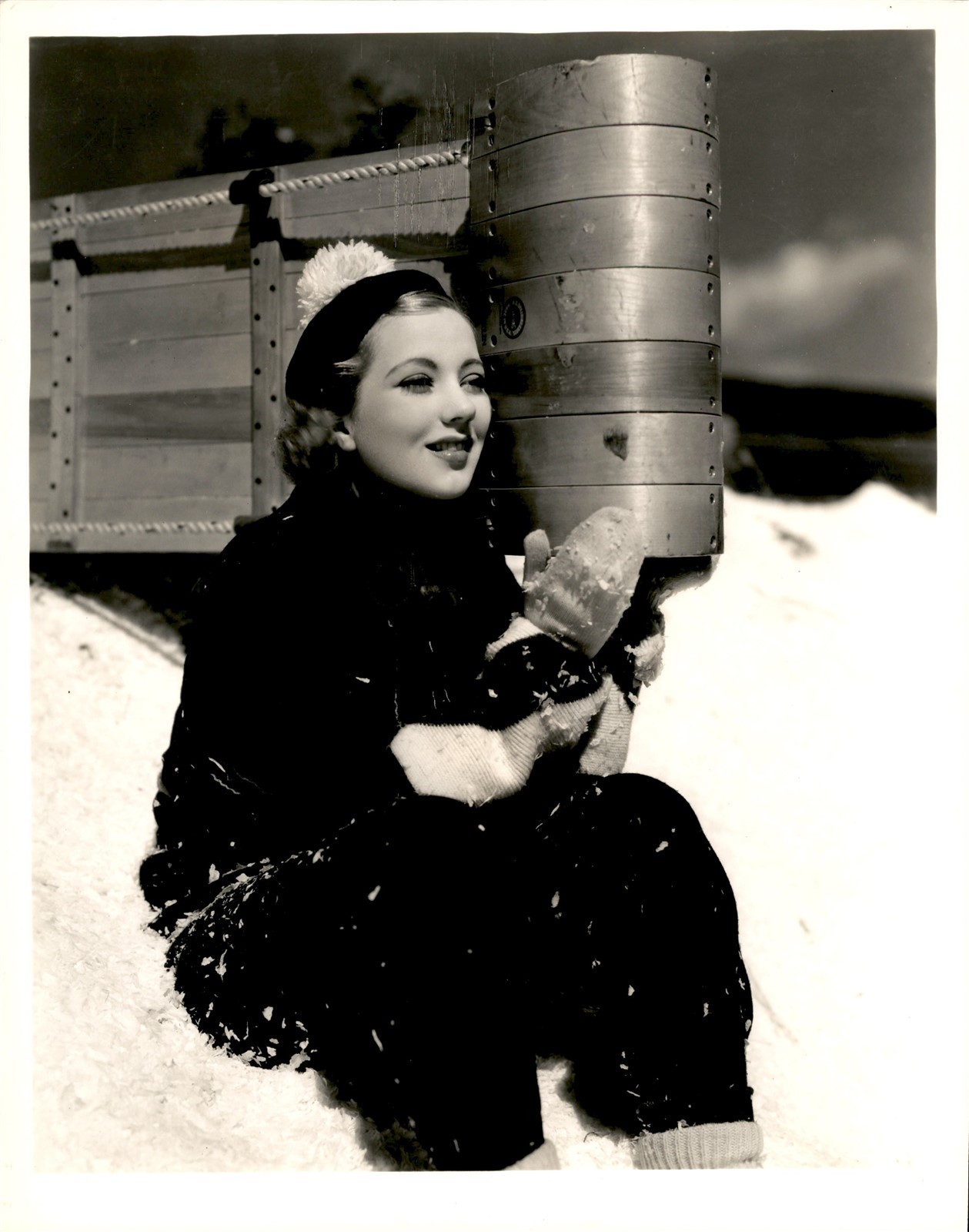 LMPE38 Original Ray Jones Photo ANN SOTHERN SNOW SLED LMPE38 Original Ray Jones Photo ANN SOTHERN SNOW SLED