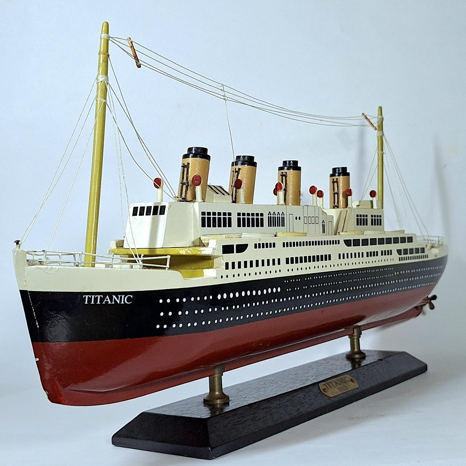 Vintage TITANIC 1912 Wood Model Ship with Nice Detail 1980s 20 Vintage TITANIC 1912 Wood Model Ship with Nice Detail 1980s 20