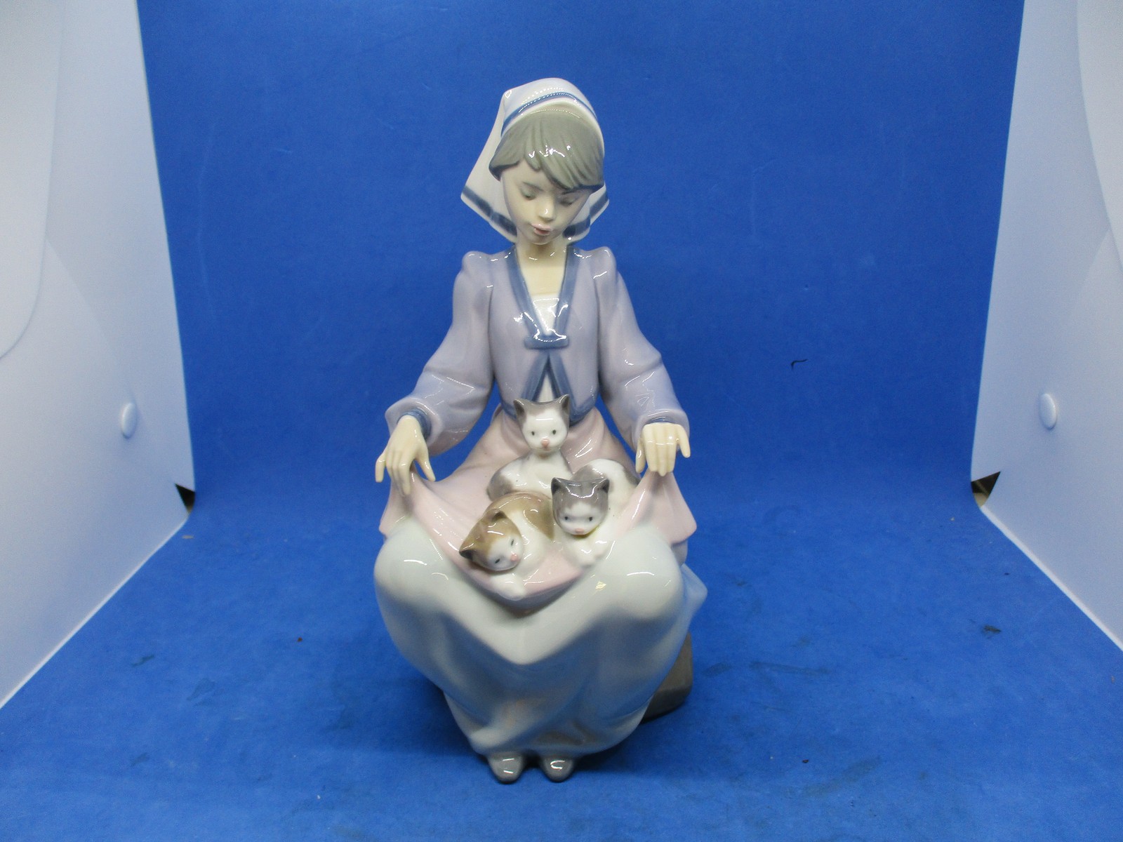 Lladro Lap Full Of Love Girl Three Kittens Figurine 5739 No Box 8 Inches Tall