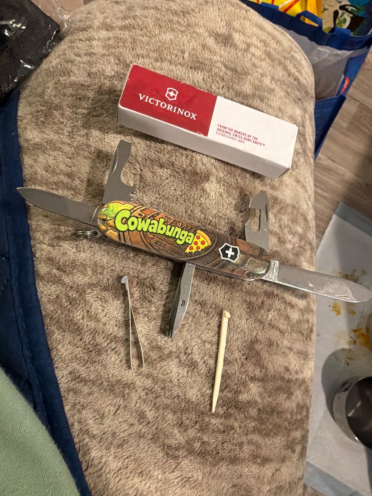Victorinox Swiss Army Knife Cowabunga SMKW Exclusive Victorinox Swiss Army Knife Cowabunga SMKW Exclusive