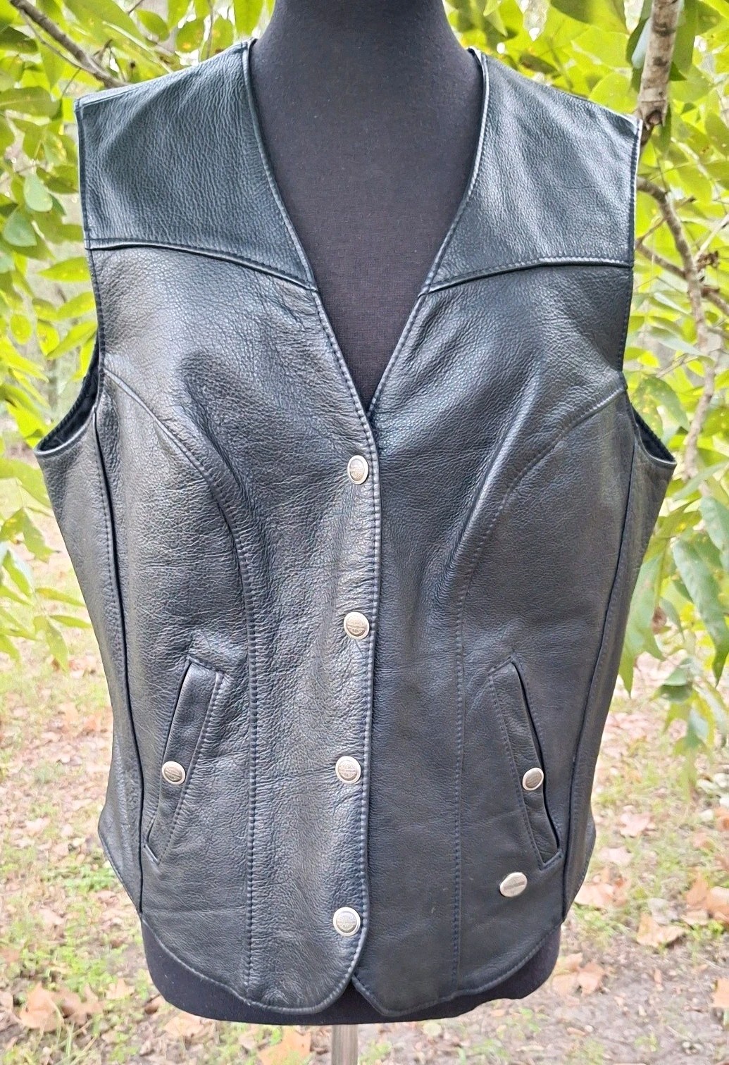 Harley-Davidson Women\'s XL Black Genuine Leather Snap Front Vest Made in USA Harley-Davidson Women\'s XL Black Genuine Leather Snap Front Vest Made in USA
