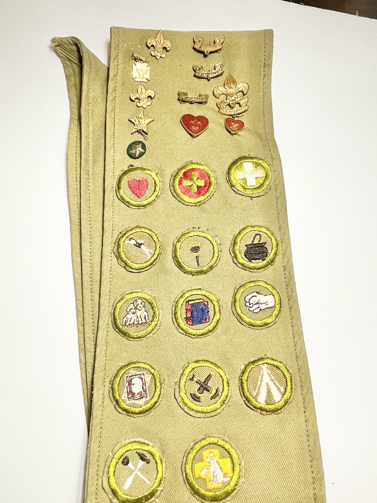VINTAGE BOY SCOUT SASH WITH 14 MERIT BADGES 1930\'s-1941 4 Patches 10 Pins