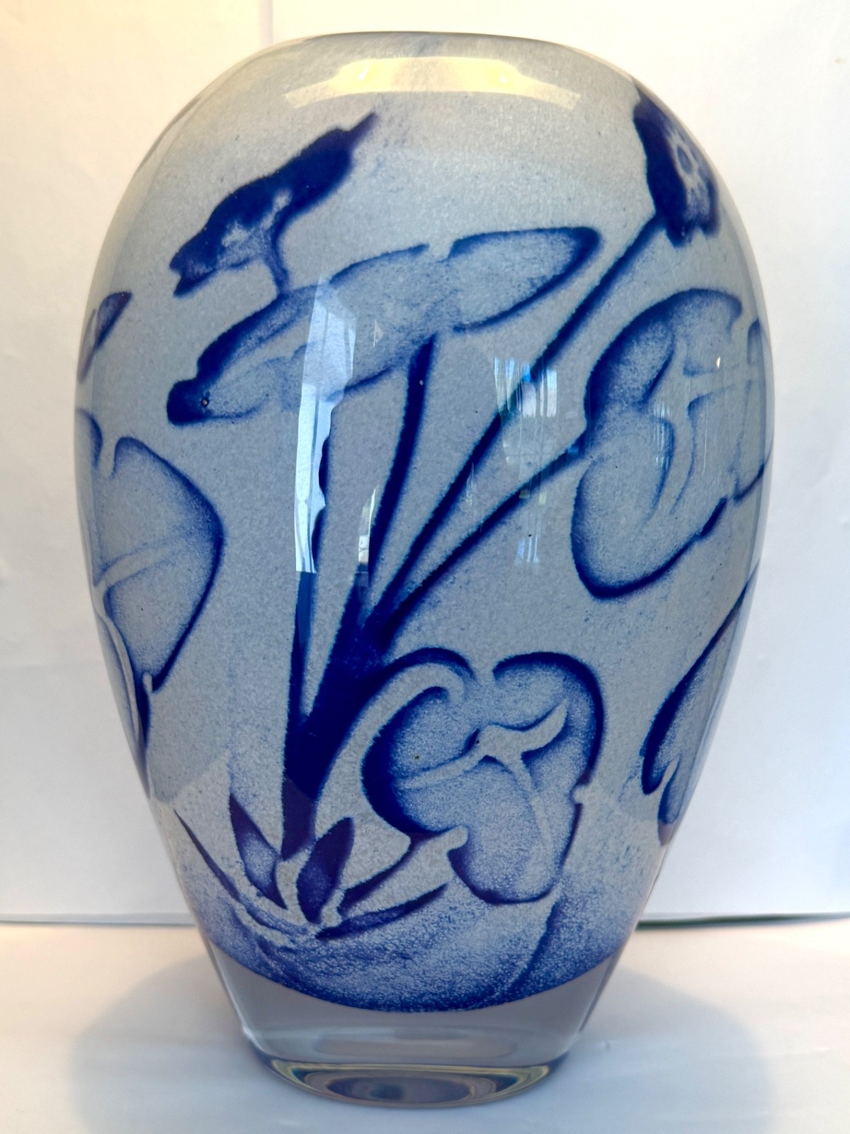 KOSTA BODA FLOATING FLOWERS VASE, OLLE BROZEN, SWEDEN, SIGNED MINT CONDITION KOSTA BODA FLOATING FLOWERS VASE, OLLE BROZEN, SWEDEN, SIGNED MINT CONDITION