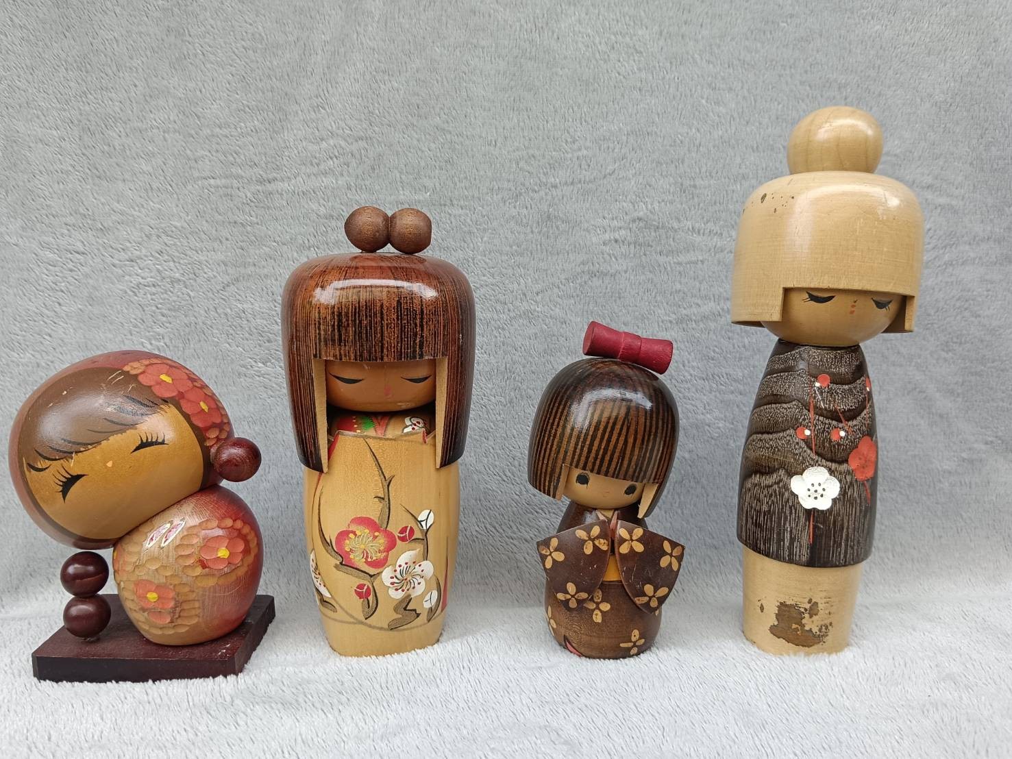 Wooden Japanese Antique Lot Of 4 Kokeshi Kawaii Girls Doll Size 120-230 mm.