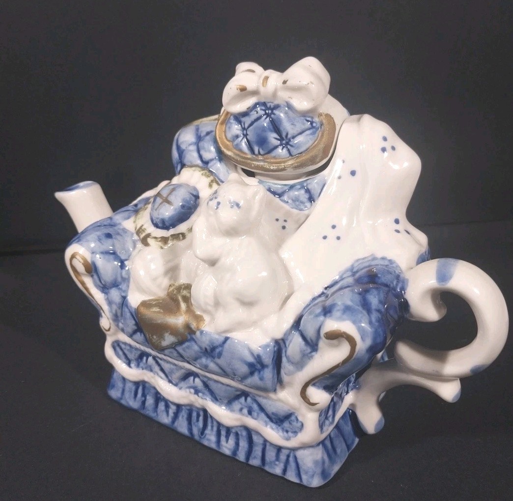 Vintage ALT Ceramic Armchair Cat Teapot Blue White Gold No. HP0499 Cottagecore Vintage ALT Ceramic Armchair Cat Teapot Blue White Gold No. HP0499 Cottagecore