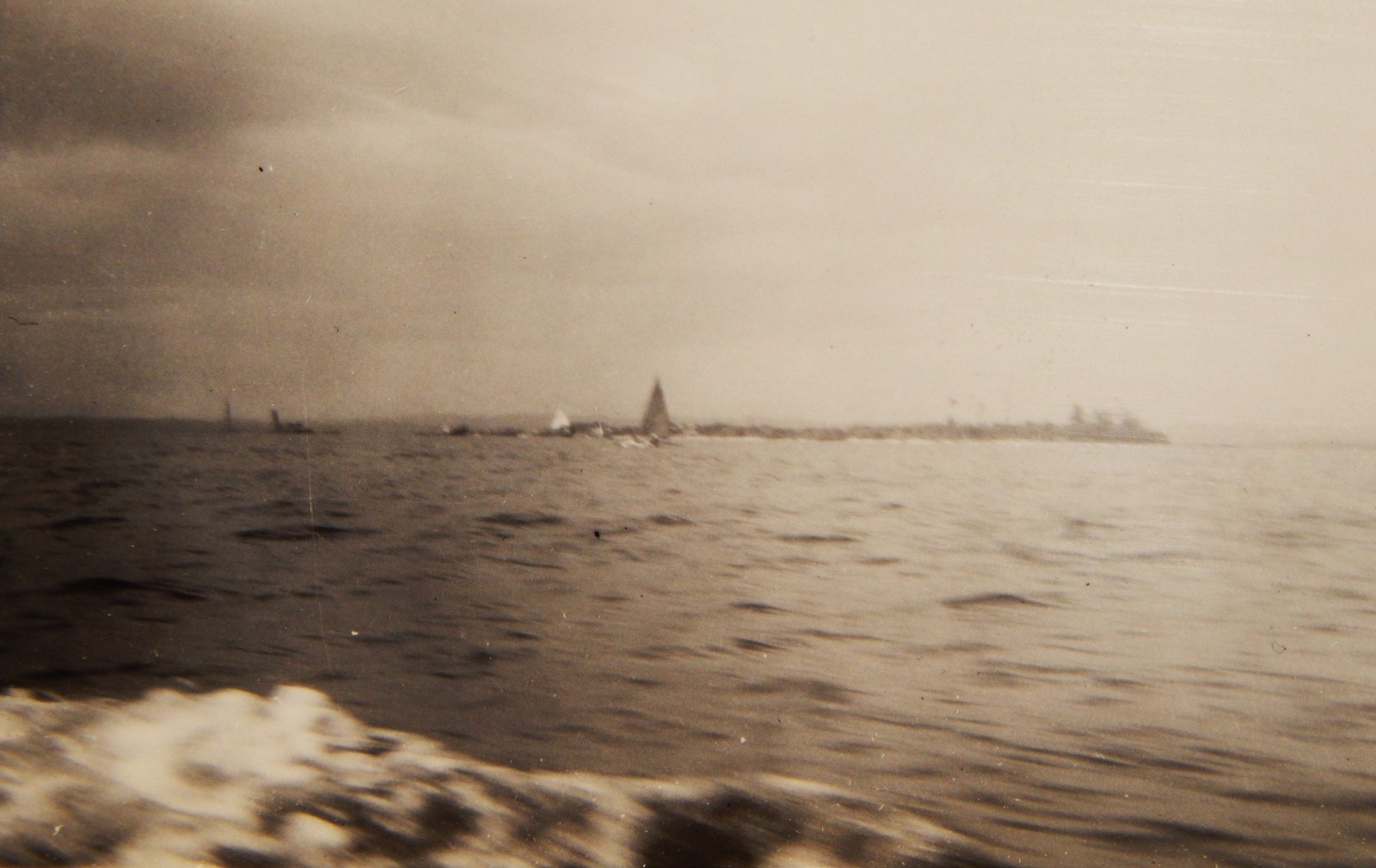 Vintage Photograph, VIEW OF A SAILBOAT ON THE BAY, Island, Ocean, Sailing Vintage Photograph, VIEW OF A SAILBOAT ON THE BAY, Island, Ocean, Sailing
