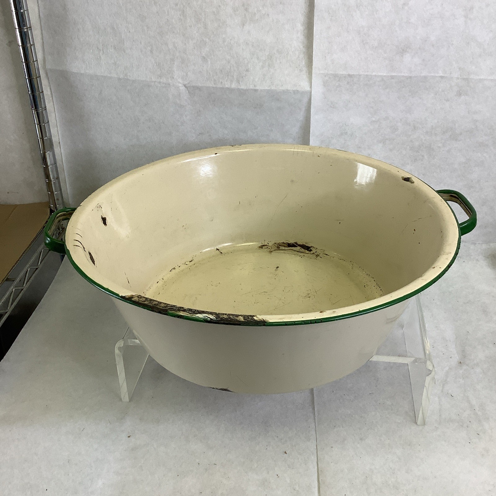 VTG 1970s Enamel Ware Round Tub Basin Wash Bowl with Handles 16” Beige & Green VTG 1970s Enamel Ware Round Tub Basin Wash Bowl with Handles 16” Beige & Green