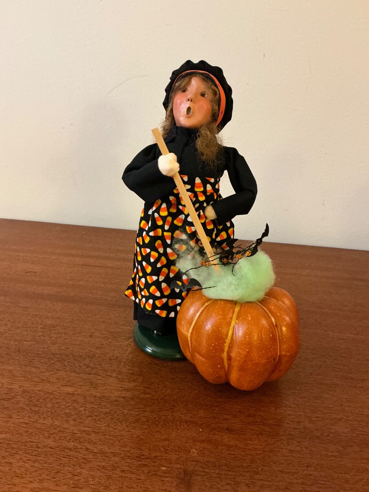 Byers Choice Emporium Exclusive Halloween 2016 Witch w/Large Pumpkin  Cauldron