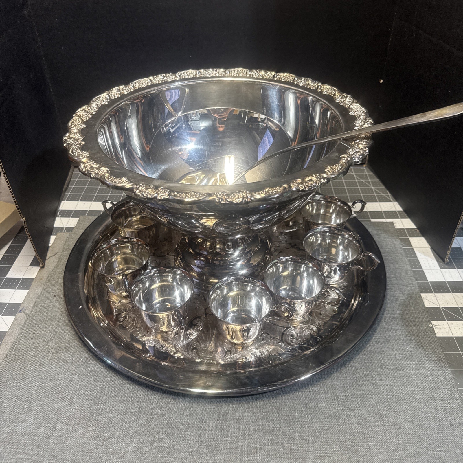 Oneida 13 pc DuMaurier Silver Plate Punch Set W/Bowl, Cups,Tray,Ladle-Tarnished Oneida 13 pc DuMaurier Silver Plate Punch Set W/Bowl, Cups,Tray,Ladle-Tarnished