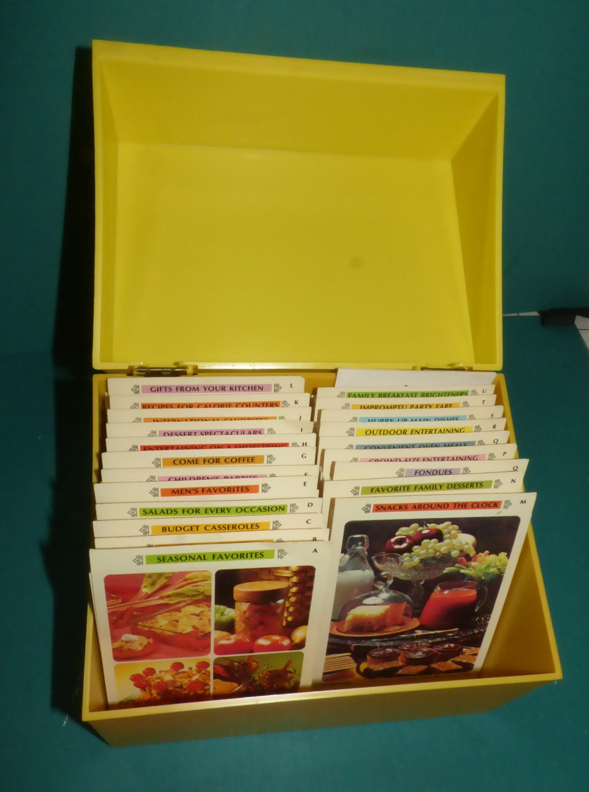 Betty Crocker Recipe Card Library  1971 Yellow Box Some sealed;  No V W X READ