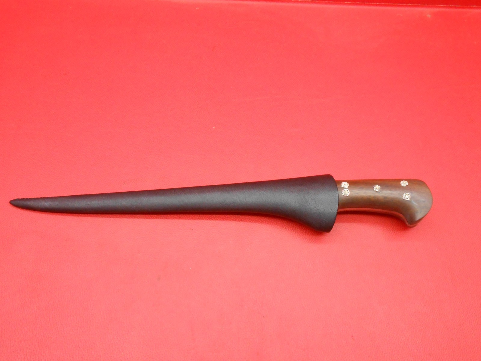A MUGHAL PESH KABZ DAGGER WITH WOOTZ BLADE INDIA 18TH CENTURY S73