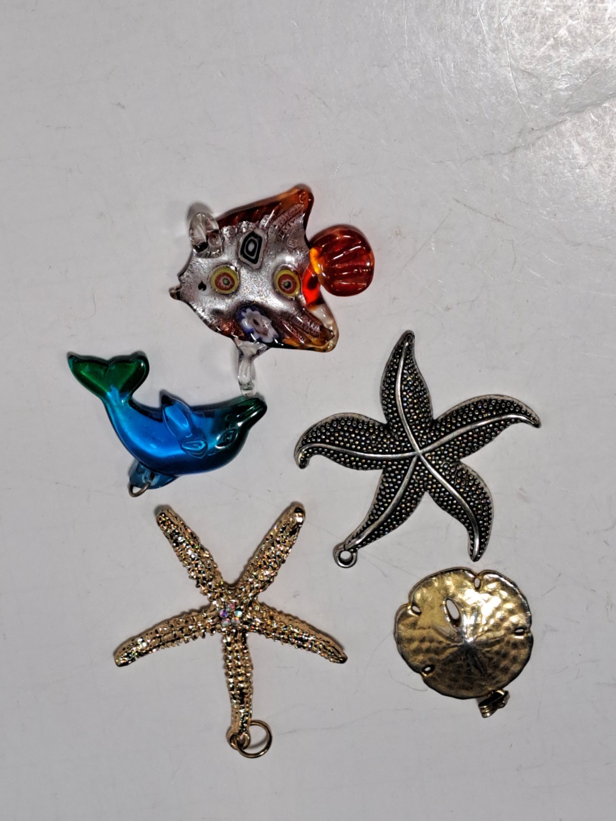 5 Vintage Sea Creature Pendants Star Fish,Sand Dollar,Fish & Dolphin 5 Vintage Sea Creature Pendants Star Fish,Sand Dollar,Fish & Dolphin