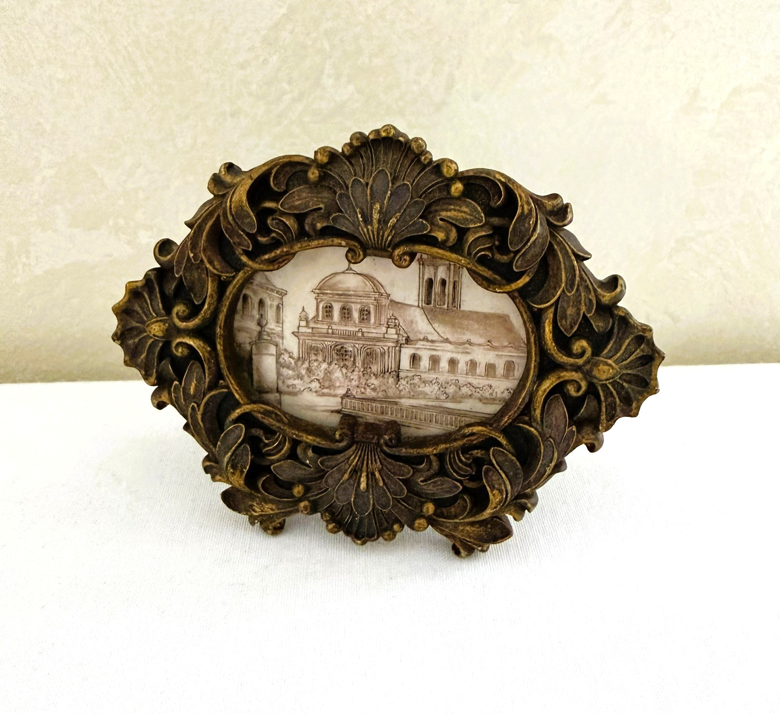 Vintage Small Baroque Style Ornate Oval Picture Frame Antiqued Gold 2\