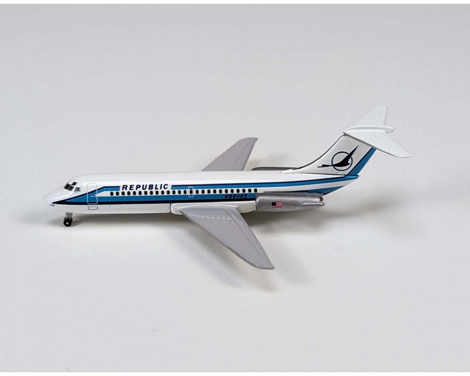 Aeroclassics ACREP073 Republic Airlines DC-9-14 N8908E Diecast 1/400 Jet Model