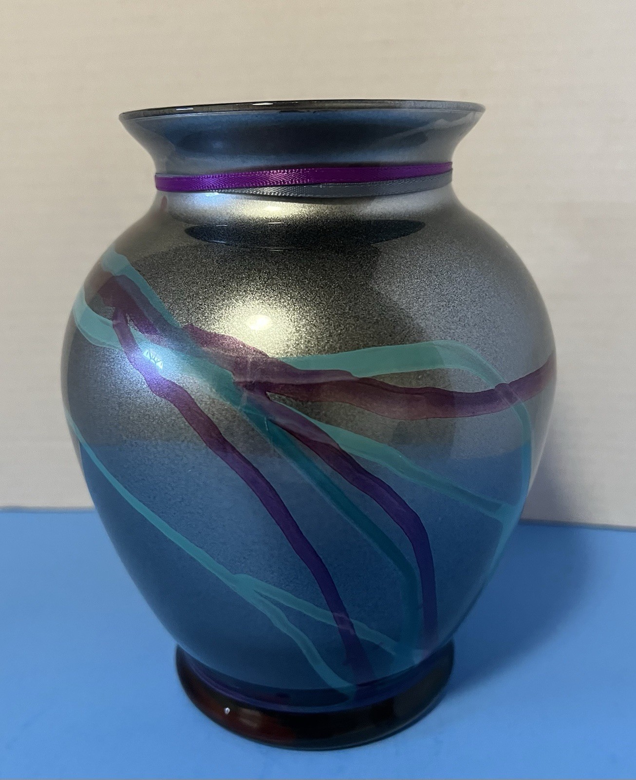 Vintage Signed Nielsen-Nisley Art Handpainted Vase Metallic Iridescent 7.5”_