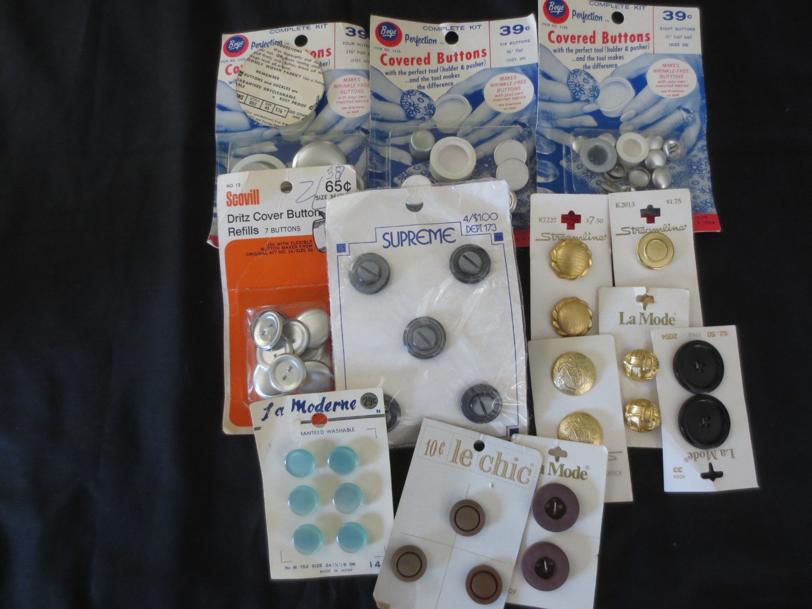 NOS 13 Carded BUTTONS including 4 Covered Buttons - Boye, Le Chic, La Mode Plus
