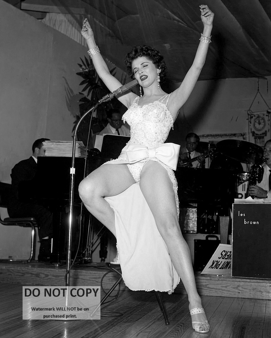 ACTRESS DEBRA PAGET - 8X10 PUBLICITY PHOTO (DD-147)