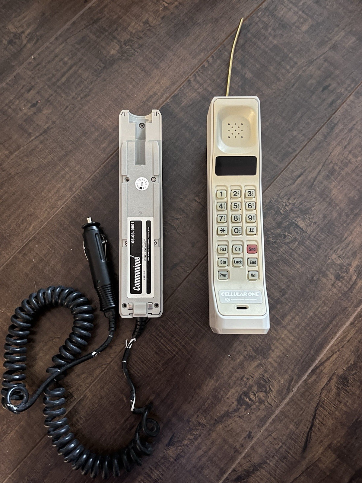 Motorola Cellular One Vintage | Car charger and battery. TESTED/POWERS ON Motorola Cellular One Vintage | Car charger and battery. TESTED/POWERS ON