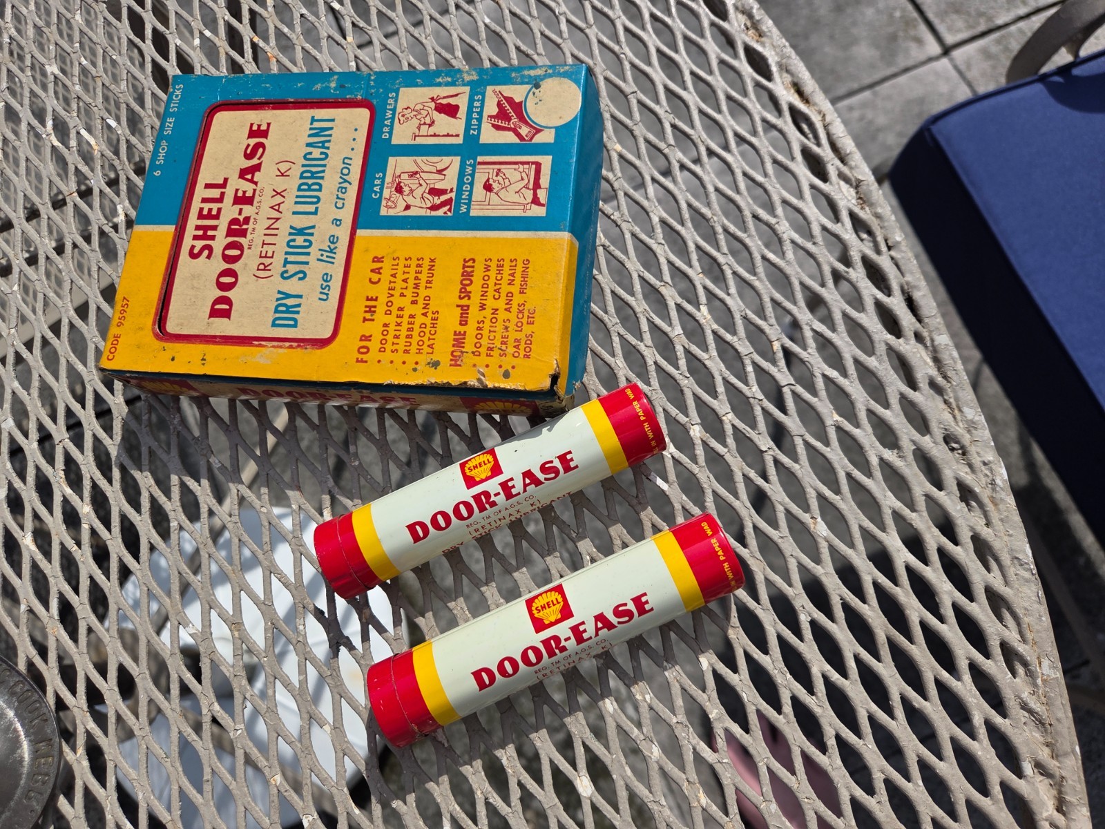 2 SHELL OIL DOOR-EASE LUBRICANT W/BOX