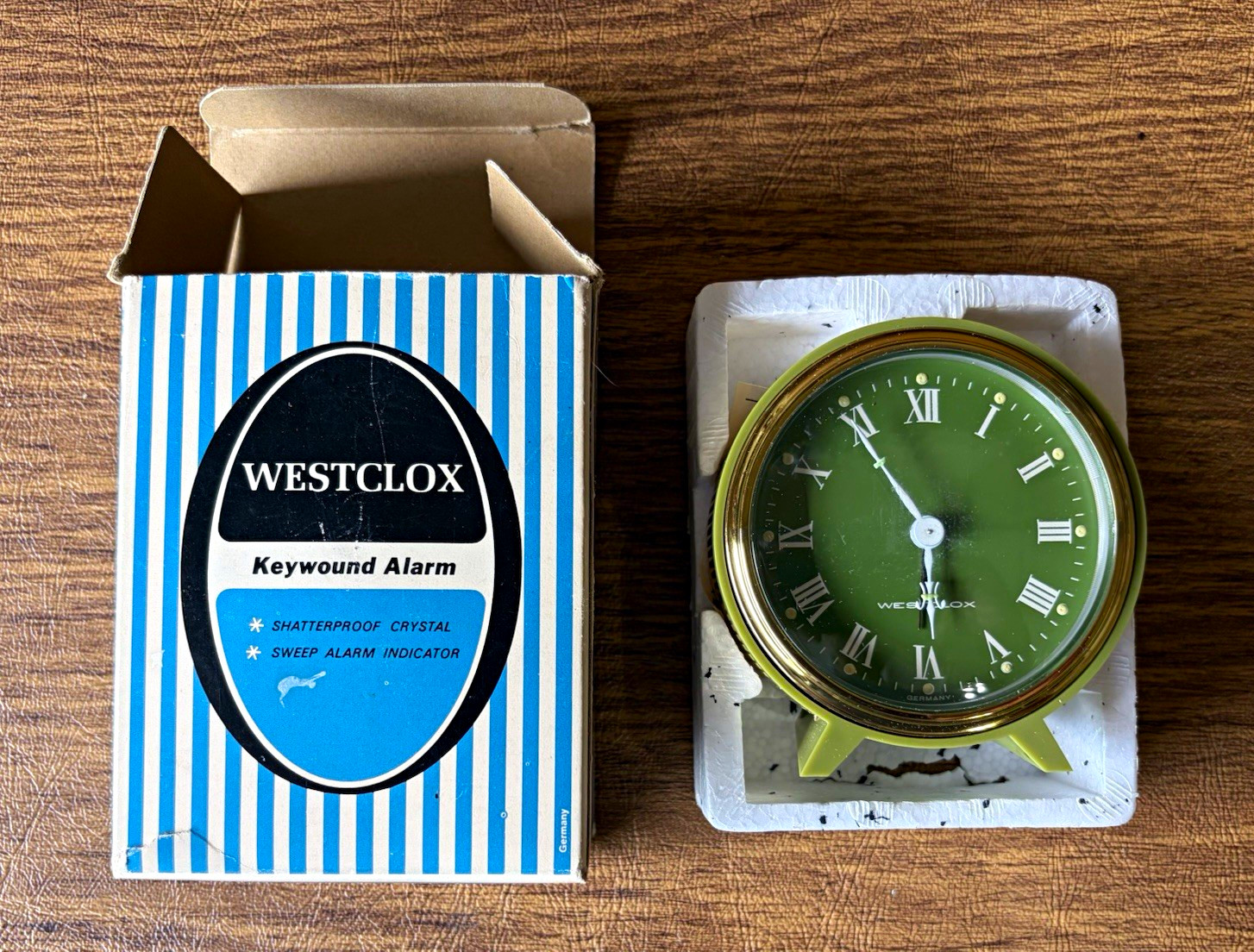 Vintage NOS Westclox Wind-Up Alarm Clock Avocado Green Metal Round MCM 1970 BOX