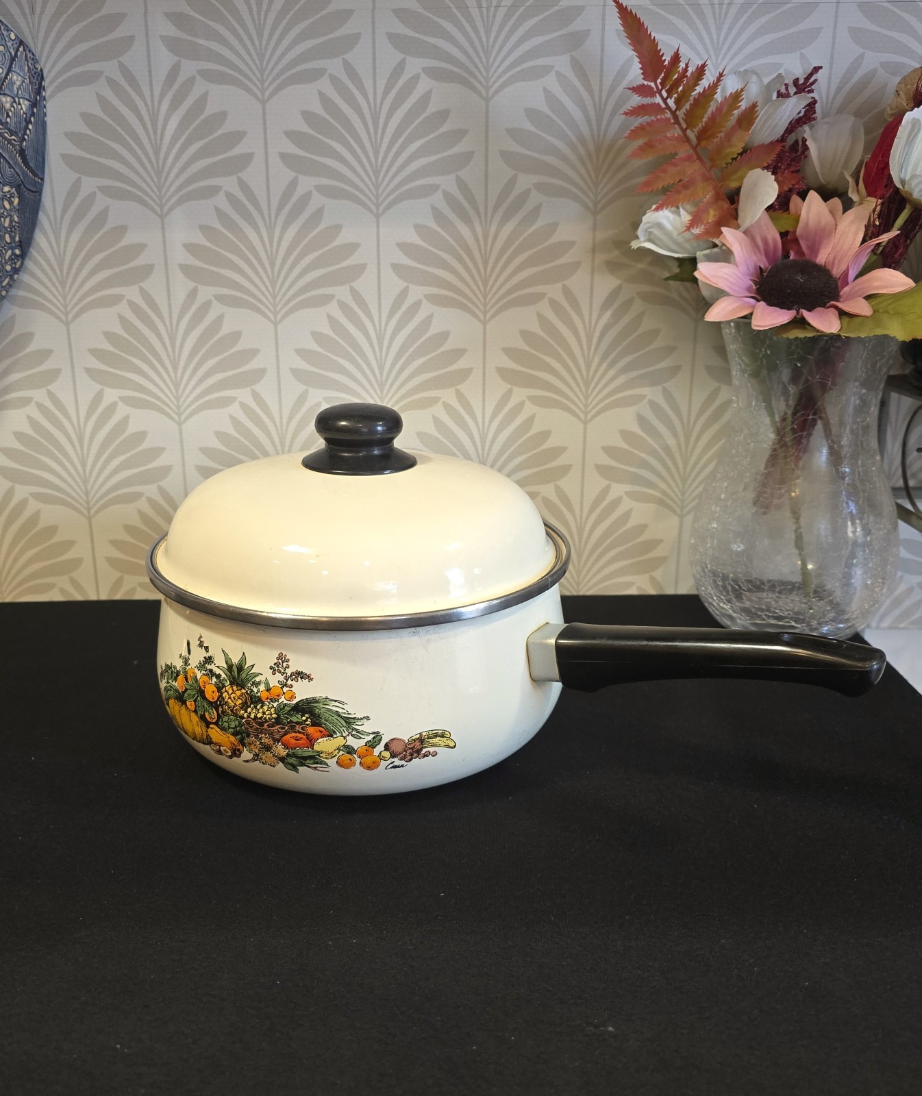 Vintage 1970s Cinsa Enamelware Saucepan with Lid - Autumn Harvest Pattern Vintage 1970s Cinsa Enamelware Saucepan with Lid - Autumn Harvest Pattern