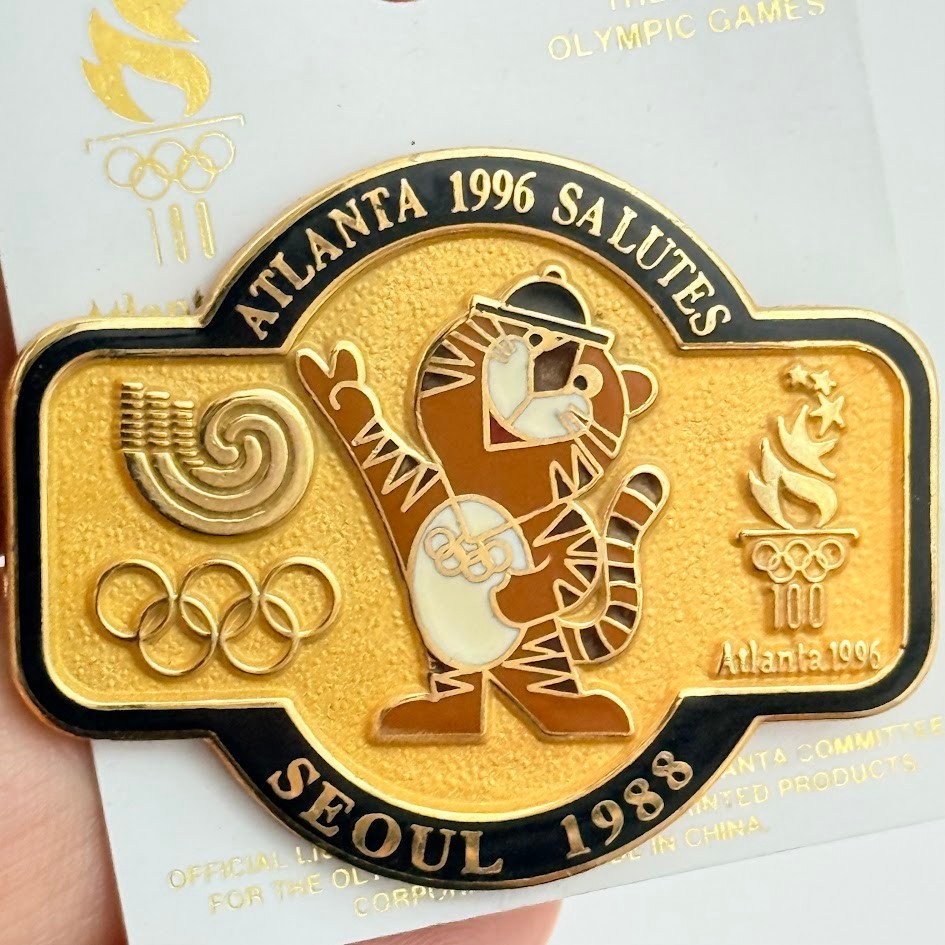 Atlanta 1996 Olympics Seoul 1988 Hodori Tiger Salutes Commemorative Pin