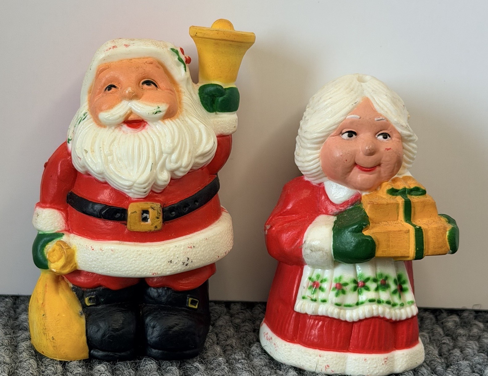 Vintage 1986 McCrory Corp Mr. and Mrs. Claus Salt and Pepper Shakers Vintage 1986 McCrory Corp Mr. and Mrs. Claus Salt and Pepper Shakers