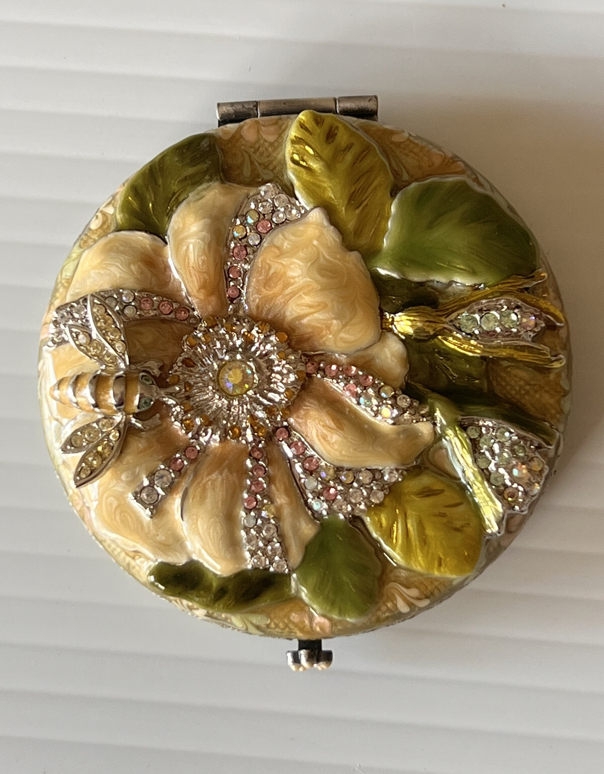 Rare Jay Strongwater Bee Flower Vanity Makeup Case Enamel Crystal Mirror Compact Rare Jay Strongwater Bee Flower Vanity Makeup Case Enamel Crystal Mirror Compact