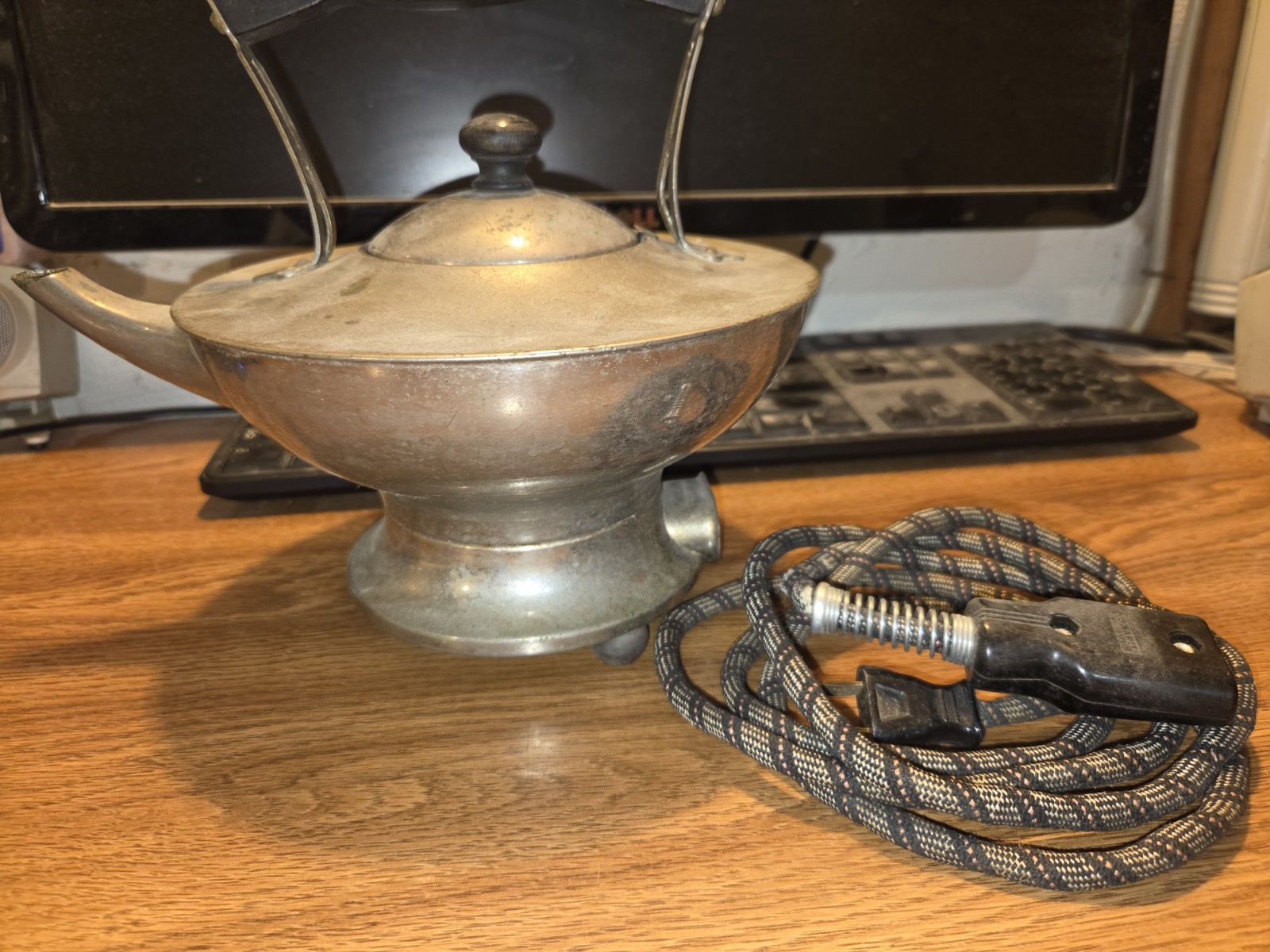 Antique Universal Landers Frary & Clark Electric tea pot e975