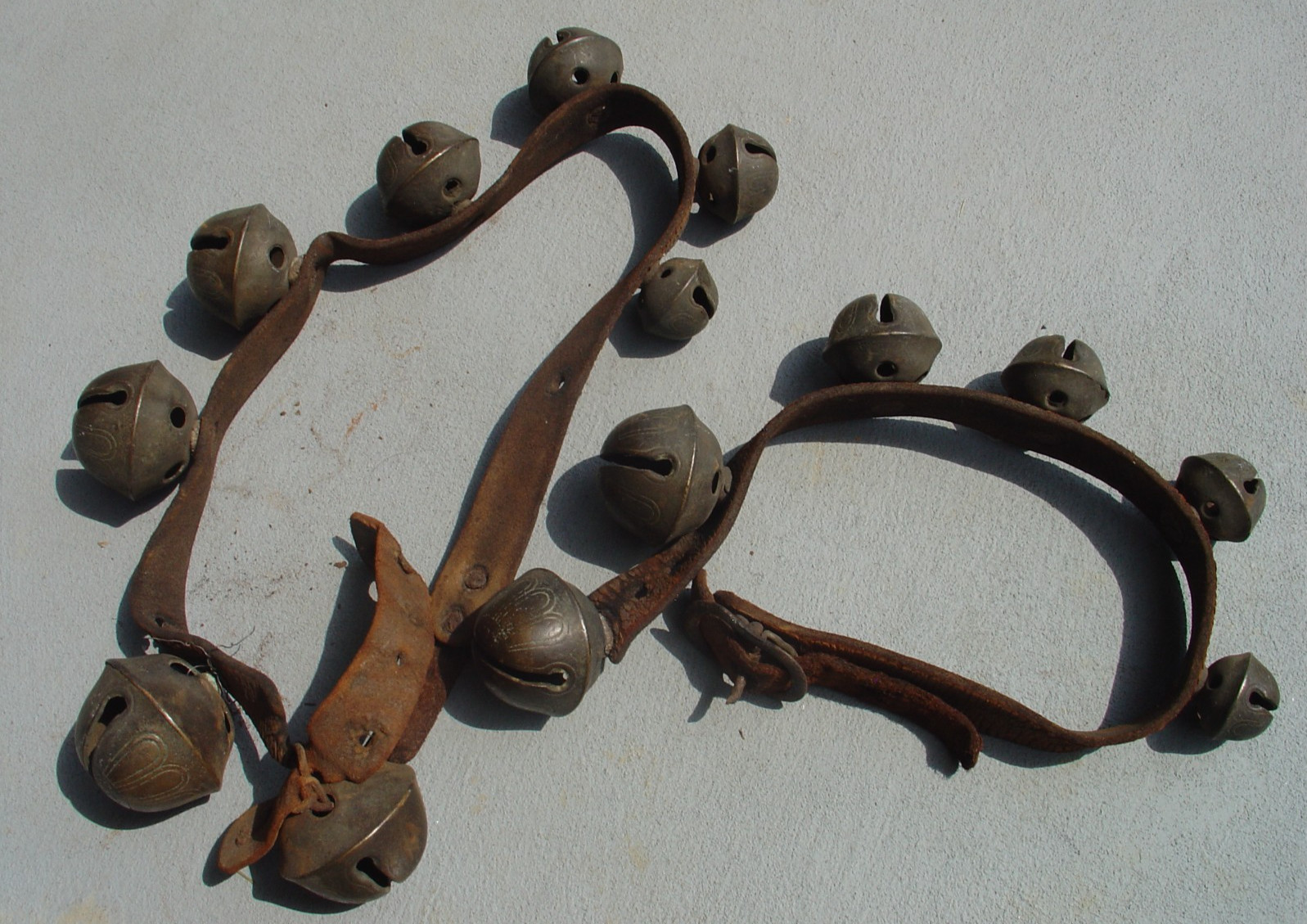 Antique Vtg WEB Sleigh Bells Running Horse William Barton Leather Strap Set Lot Antique Vtg WEB Sleigh Bells Running Horse William Barton Leather Strap Set Lot