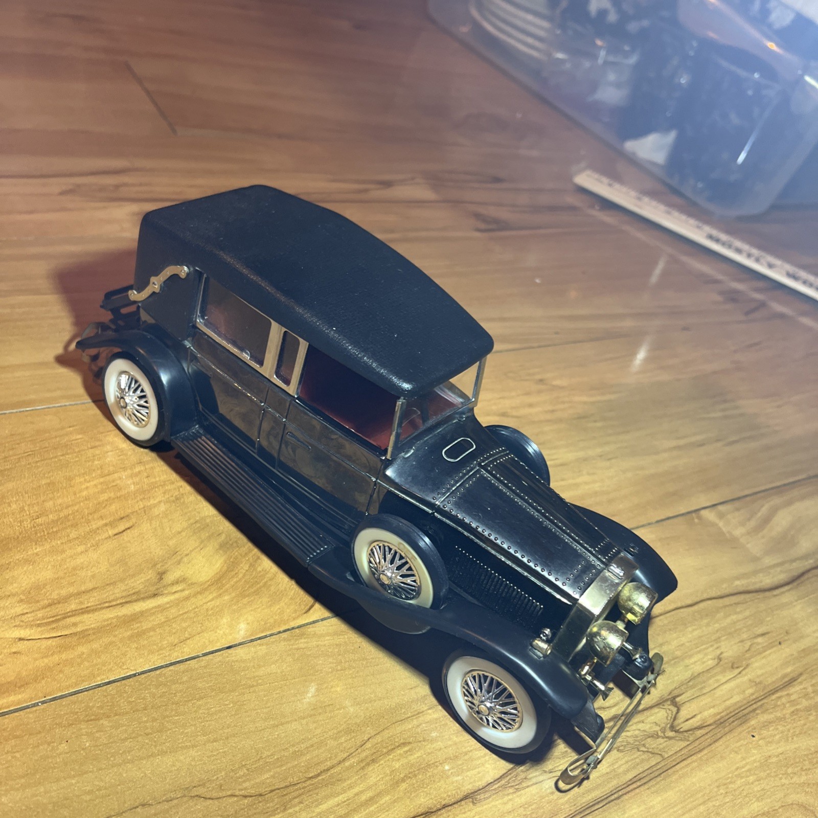 Vintage 1928 Lincoln Model L 11in Metal Tinplate Luxury Model Car AM Radio