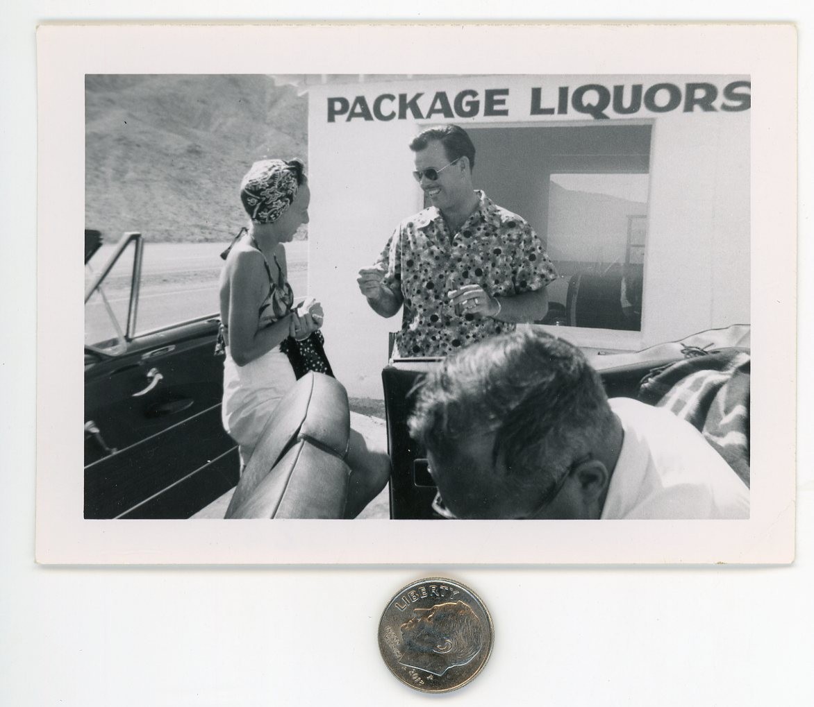 Old 1960s CAR photo / Dad Pukes While Mom Flirts with PACKAGE LIQUOR STORE Romeo