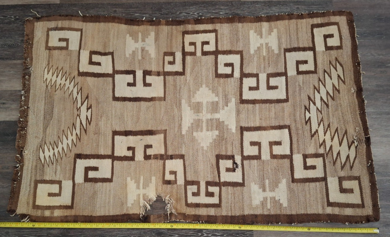 Vintage Authentic Navajo Wool Woven Rug 40\ Vintage Authentic Navajo Wool Woven Rug 40\