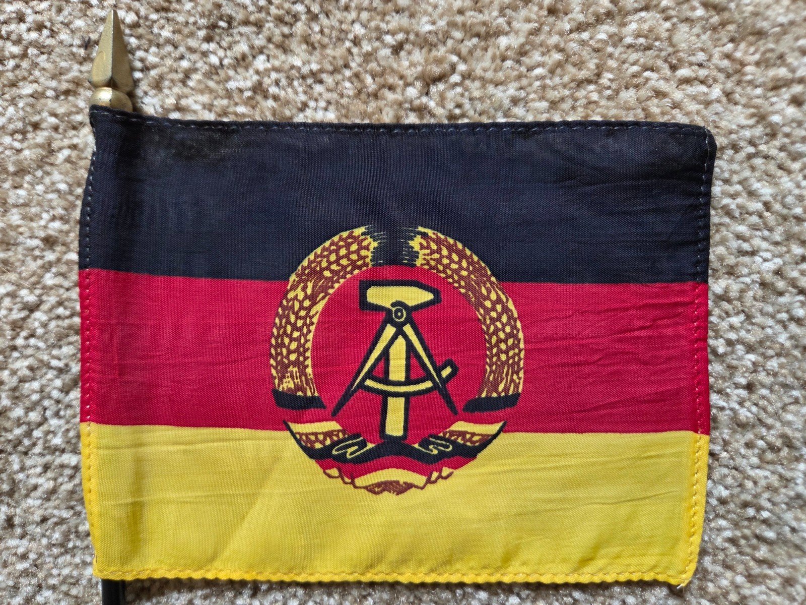 EAST GERMANY DDR FORMER FLAG 1949-1989 NEW OLD STOCK ORIGINAL VINTAGE FLAG EAST GERMANY DDR FORMER FLAG 1949-1989 NEW OLD STOCK ORIGINAL VINTAGE FLAG