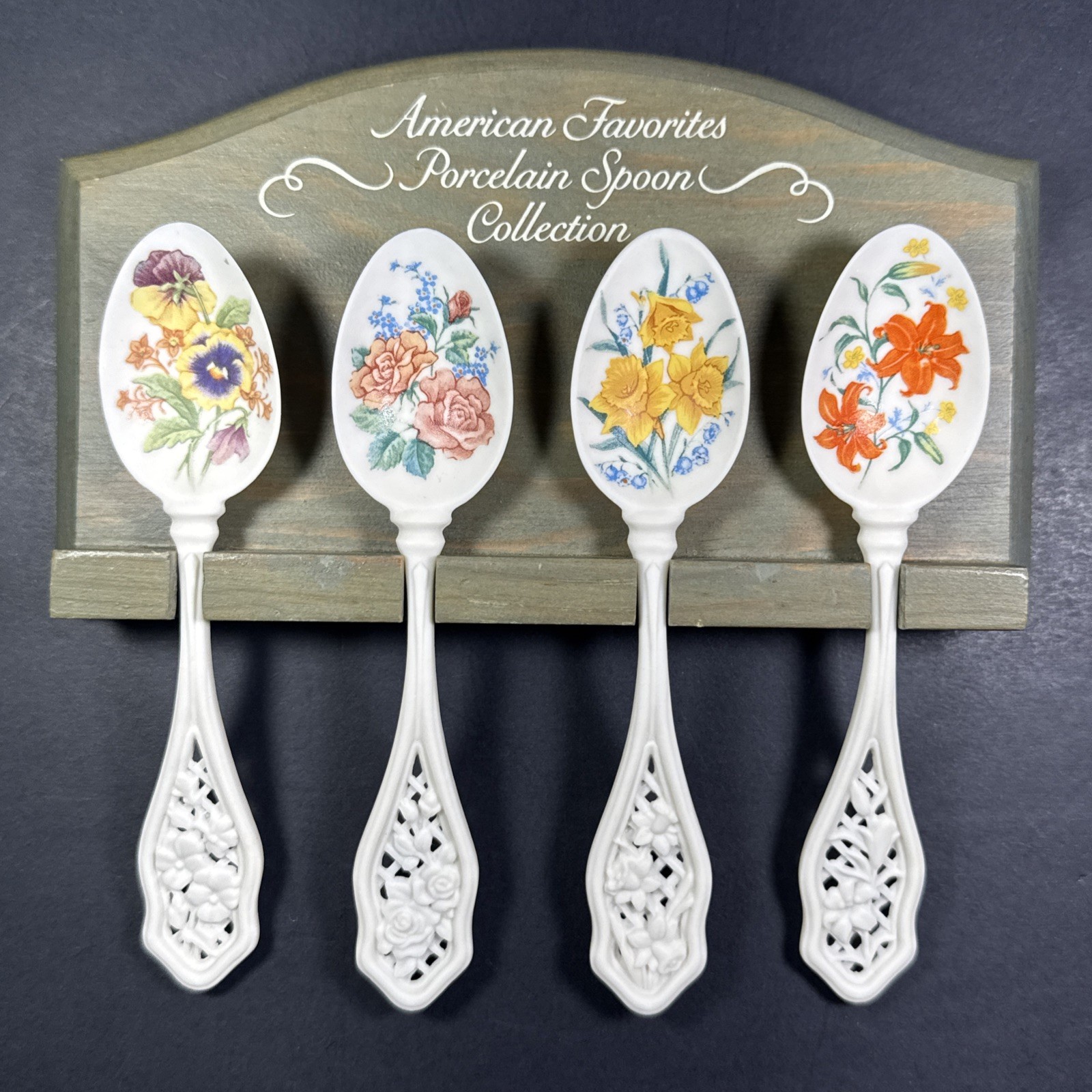 Vintage Avon American Favorites Porcelain Spoon Collection Set of 4 with Plaque Vintage Avon American Favorites Porcelain Spoon Collection Set of 4 with Plaque