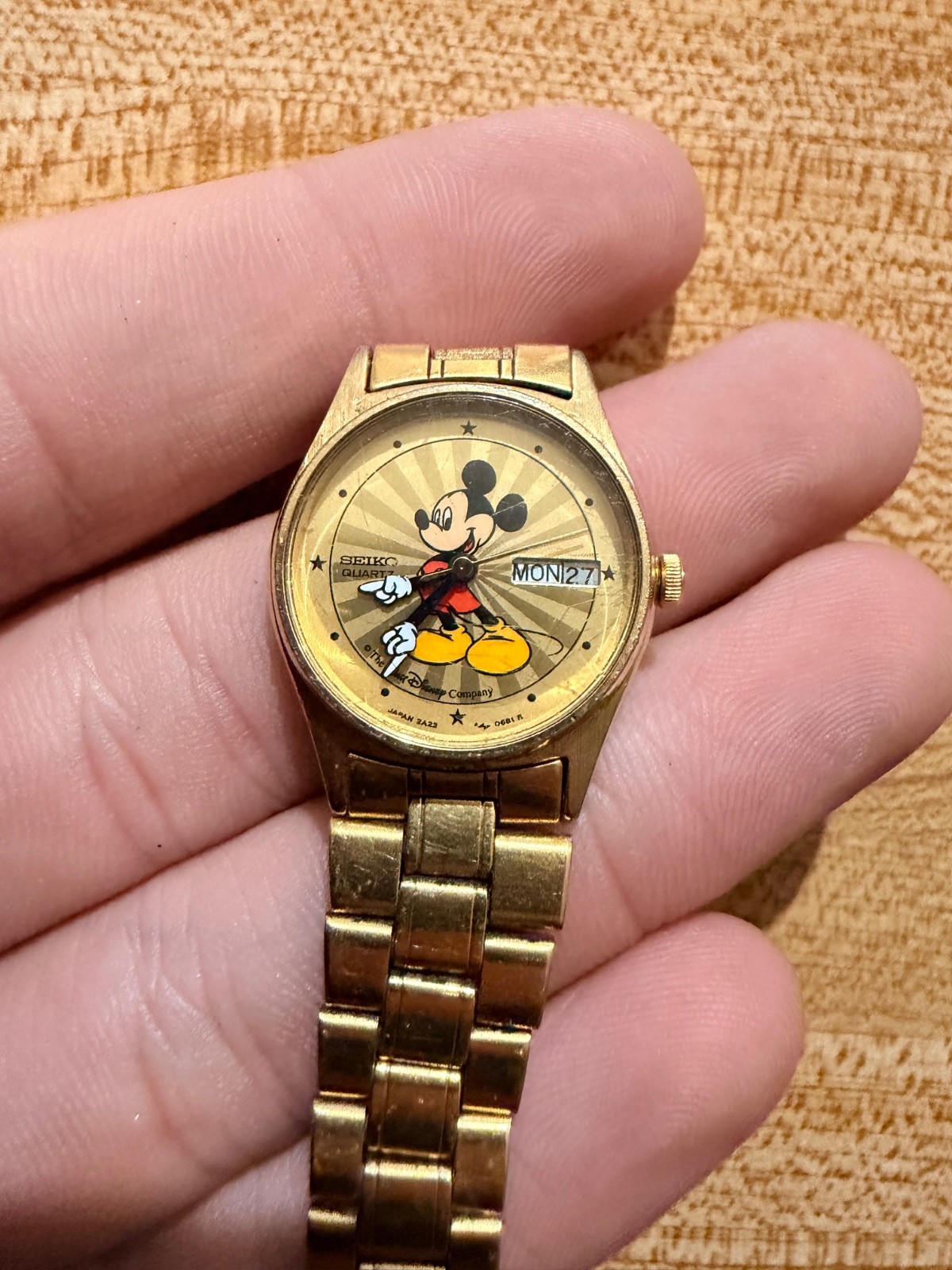 1980’s Vintage Seiko Mickey Mouse Starburst Day/date Gold-toned Watch (G-33)