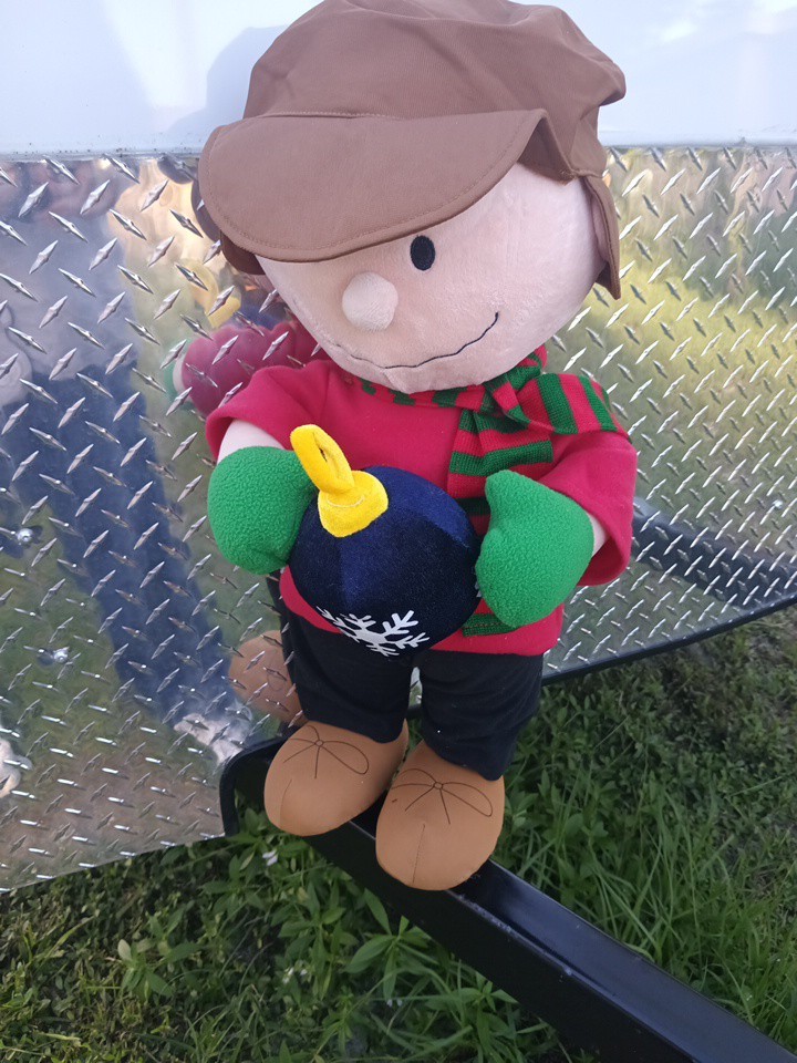 Gemmy Charlie Brown W/ Christmas ORNAMENT Door Greeter Peanuts Plush 22\