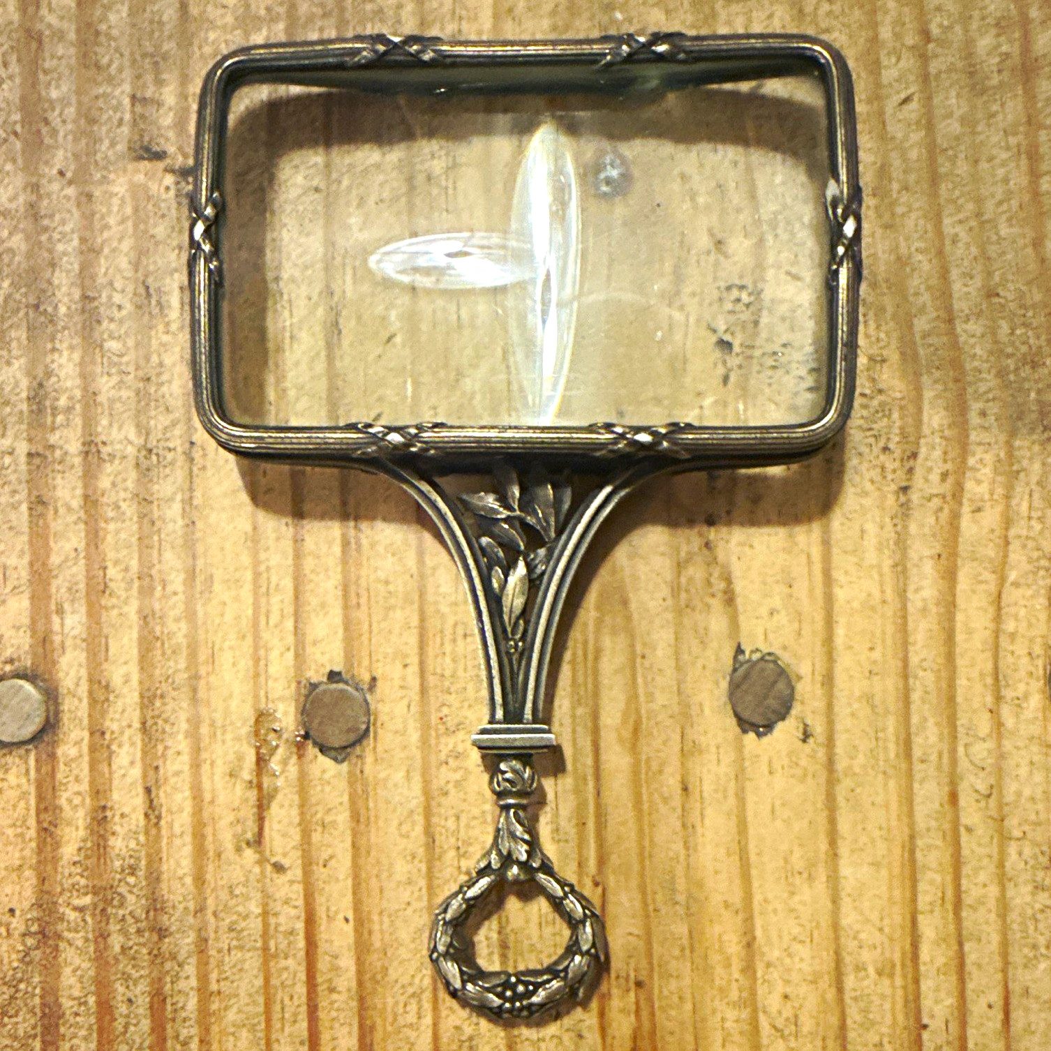 Antique Art Nouveau Handheld Magnifying Glass Ornate Wreath Handle