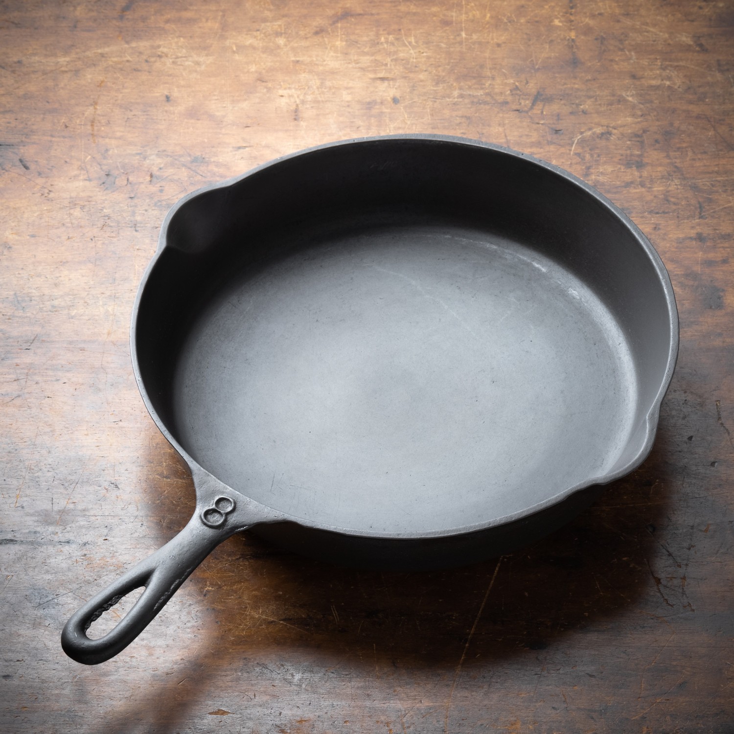 Lodge #8 Cast Iron Skillet No Notch Raised Number on Handle Restored (No Arc)