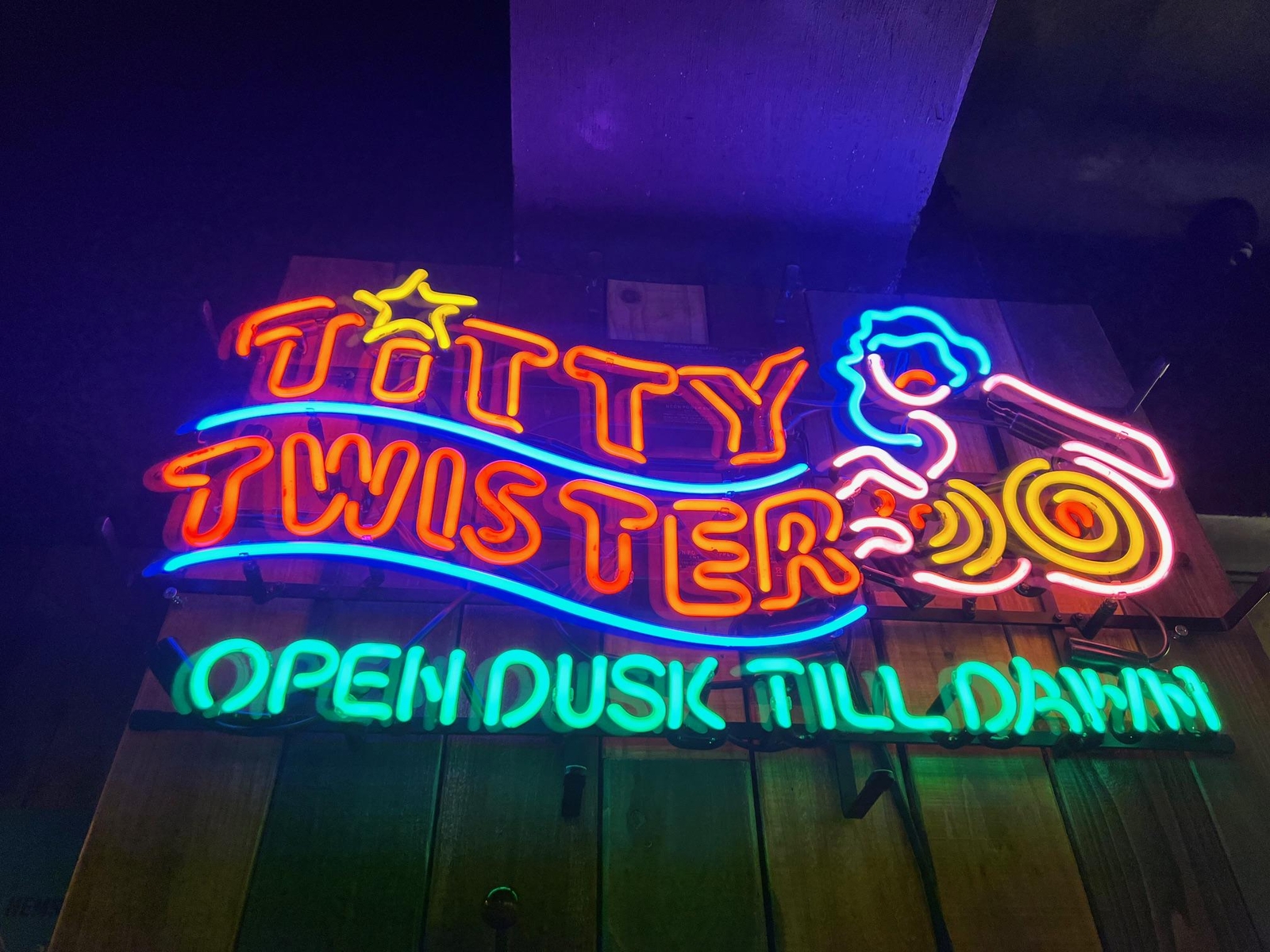 Titty Twister Open Dusk Till Dawn 24\