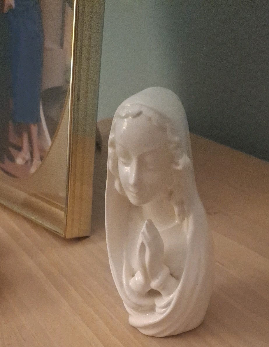 Virgin Mary Praying Figure White Ceramic Christian Vintage Statue 5\ Virgin Mary Praying Figure White Ceramic Christian Vintage Statue 5\
