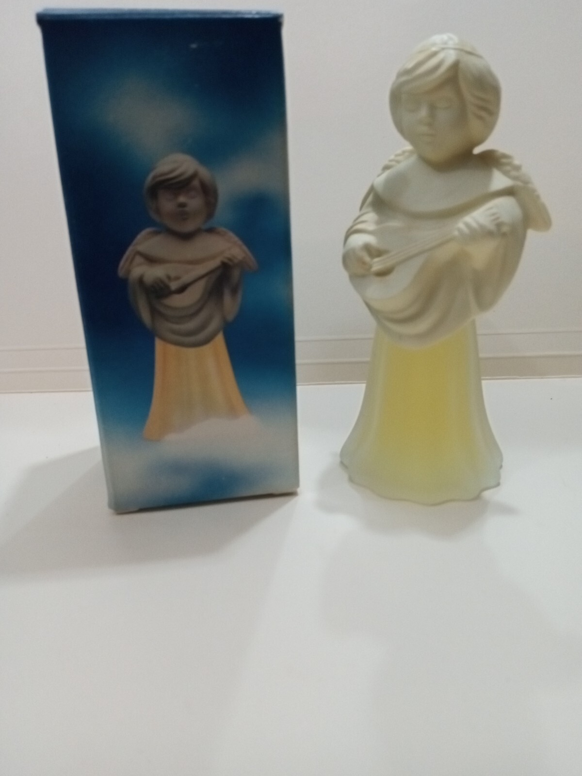 1979 Avon Angel Song with Mandolin Moonwind Cologne with box . 1 FL oz. NOS/BOX 1979 Avon Angel Song with Mandolin Moonwind Cologne with box . 1 FL oz. NOS/BOX