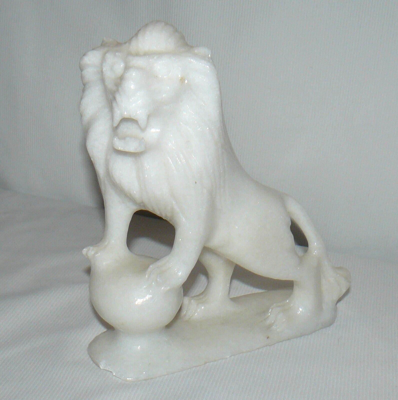 White Stone Lion 8x8 White Stone Lion 8x8