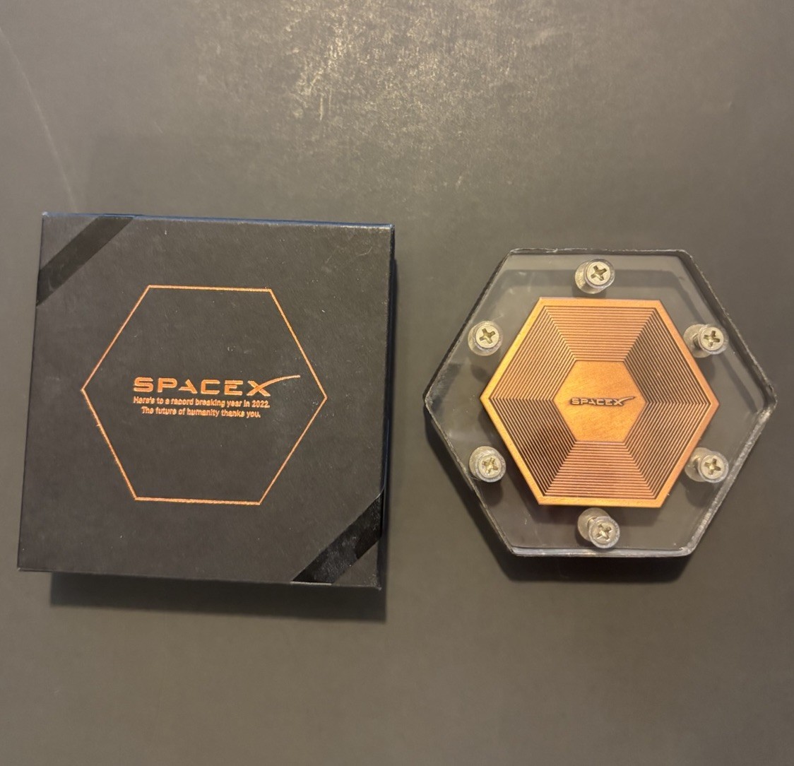 RARE SPACEX AUTHENTIC EMPLOYEE COLLECTIBLE MEDALLION - BRONZE 2022 MILESTONES RARE SPACEX AUTHENTIC EMPLOYEE COLLECTIBLE MEDALLION - BRONZE 2022 MILESTONES